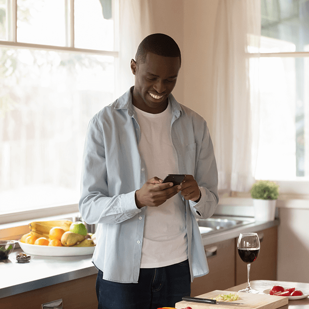 Recruiter looks to hire virtually from his kitchen using his mobile phone